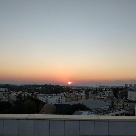 Herzelia Rooftop Special 2 Room Apartment Extérieur photo